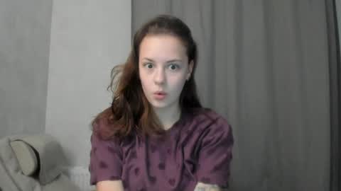 Snapshot of why_again_me chatting on 03/27/26, 06:29 Veronica online show from 03/27/26, 06:29
