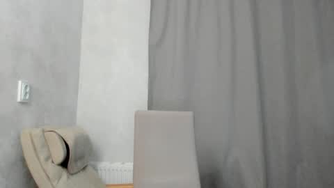 Snapshot of why_again_me chatting on 04/18/26, 05:17 Veronica online show from 04/18/26, 05:17