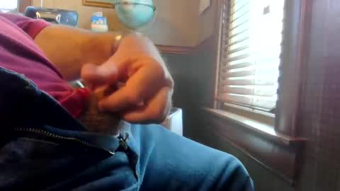 Snapshot of whydog chatting on 12/16/25, 03:28 whydog online show from 12/16/25, 03:28