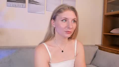 Mia online show from 07/08/26, 05:23