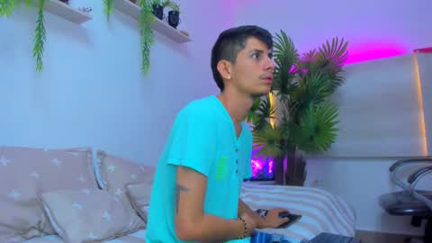 Snapshot of wickedboy_twink chatting on 10/26/25, 01:06 JAISON online show from 10/26/25, 01:06