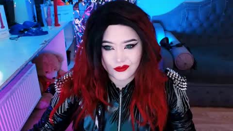 Laura  online show from 02/17/25, 04:31