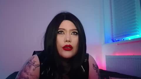 Snapshot of wickedxqueen chatting on 10/31/25, 07:59 Laura online show from 10/31/25, 07:59