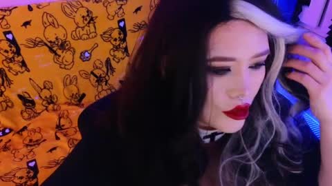Laura  online show from 06/09/26, 09:37