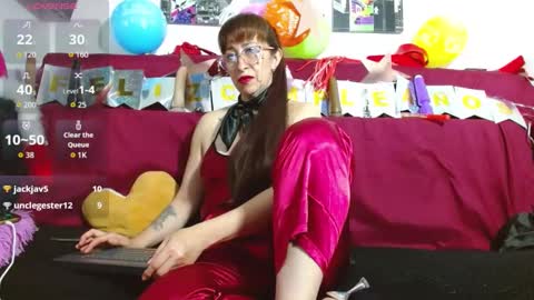 Snapshot of wiktoriabrown69 chatting on 11/21/25, 01:04 VICTORIA online show from 11/21/25, 01:04