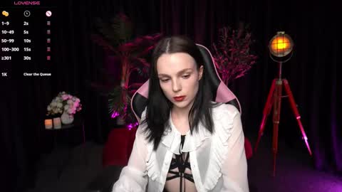 Snapshot of wild_alice_me chatting on 03/10/26, 04:23 Alice online show from 03/10/26, 04:23