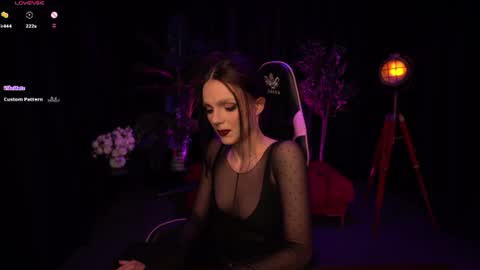 Snapshot of wild_alice_me chatting on 06/10/26, 03:55 Alice online show from 06/10/26, 03:55