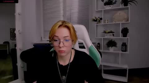 Snapshot of wild_berry_soul chatting on 10/25/25, 06:10 wild_berry_soul online show from 10/25/25, 06:10