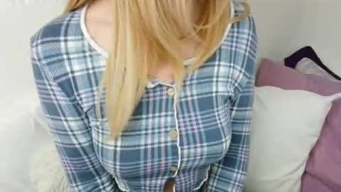 Ella online show from 06/20/26, 05:54