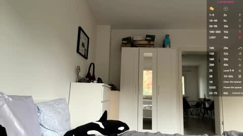 Mia online show from 10/03/25, 07:05