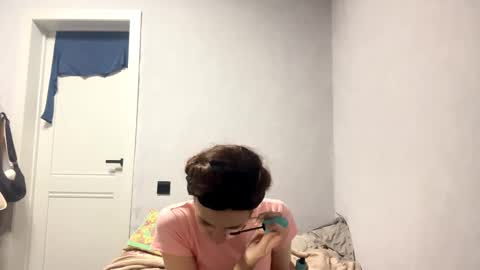 wildpeachh online show from 10/28/25, 06:21