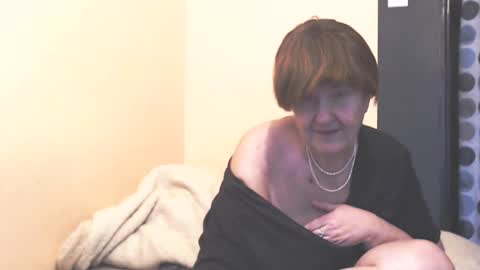 Snapshot of wildredcat chatting on 12/17/25, 11:16 WildRedCat online show from 12/17/25, 11:16