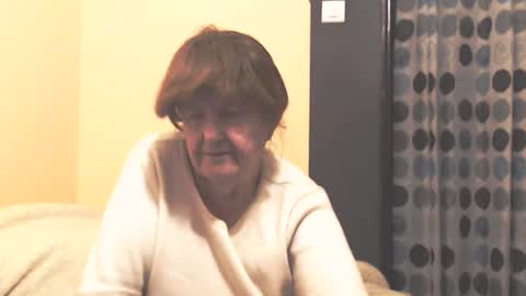 Snapshot of wildredcat chatting on 12/18/25, 10:05 WildRedCat online show from 12/18/25, 10:05