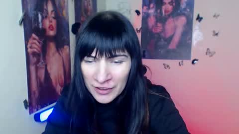 Snapshot of wildsoul8 chatting on 02/19/26, 01:40 Rosalinda online show from 02/19/26, 01:40