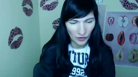 Snapshot of wildsoul8 chatting on 03/19/26, 01:48 Rosalinda online show from 03/19/26, 01:48