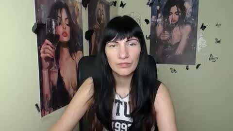 Snapshot of wildsoul8 chatting on 04/03/26, 12:03 Rosalinda online show from 04/03/26, 12:03