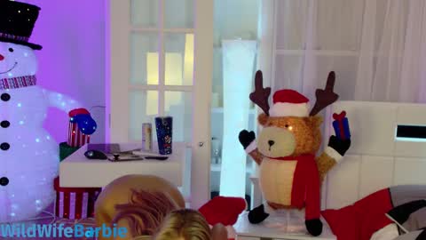 Snapshot of wildwifebarbie chatting on 12/11/24, 04:31 Angelica 49 online show from 12/11/24, 04:31