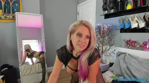Snapshot of wildwifebarbie chatting on 04/10/26, 03:50 Angelica 49 online show from 04/10/26, 03:50