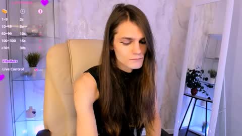 Snapshot of will_snake chatting on 11/24/25, 08:52 Will My schedule for this week Monday Tuesday ThursdaySaturday online show from 11/24/25, 08:52