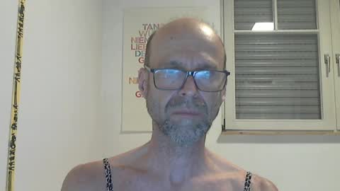 Snapshot of willbillbillwill chatting on 03/30/26, 09:49 Lilian online show from 03/30/26, 09:49