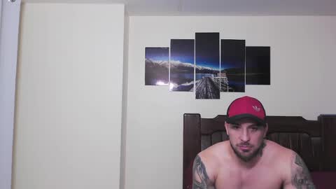 Snapshot of willhottwil1 chatting on 03/12/25, 01:14 BISEXUAL guys playing a little FOLLOW online show from 03/12/25, 01:14