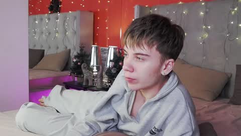 Snapshot of william_ross chatting on 12/24/24, 02:10 will online show from 12/24/24, 02:10