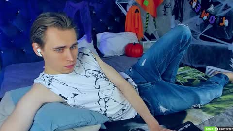 William online show from 10/19/25, 04:02