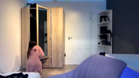 Mari online show from 06/11/26, 07:39