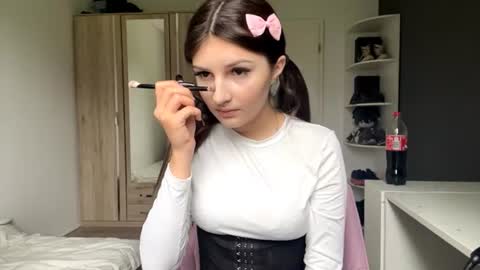 Mari online show from 06/12/26, 07:40