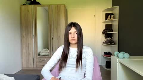 Mari online show from 06/18/26, 09:14