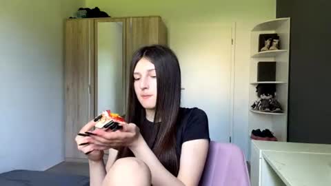 Mari online show from 06/22/26, 10:01