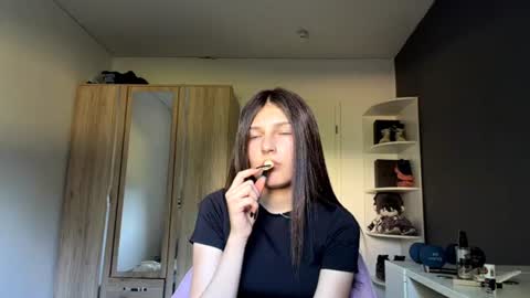 Mari online show from 07/13/26, 08:28