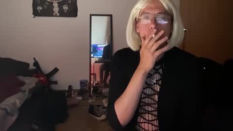 Snapshot of willlohne5 chatting on 11/06/25, 10:38 Ville Lohner online show from 11/06/25, 10:38