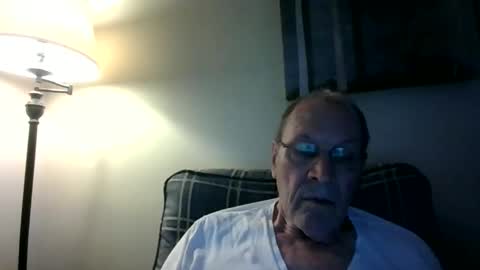 Snapshot of willnedoher chatting on 10/19/25, 01:56 Willhedoher online show from 10/19/25, 01:56