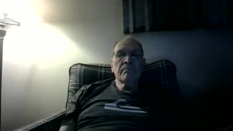 Snapshot of willnedoher chatting on 12/17/25, 12:11 Willhedoher online show from 12/17/25, 12:11