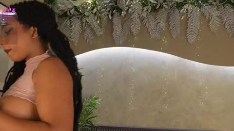 Snapshot of willow_hendrix chatting on 12/04/25, 02:04 Ms Willow online show from 12/04/25, 02:04