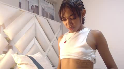 Snapshot of willow_smitt_ chatting on 03/31/26, 01:33 luna online show from 03/31/26, 01:33