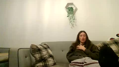 Snapshot of willy_est_95 chatting on 11/24/25, 02:00 willy_est_95 online show from 11/24/25, 02:00