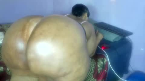 Snapshot of wilmaassylum chatting on 11/14/25, 07:51 wilmaassylum online show from 11/14/25, 07:51