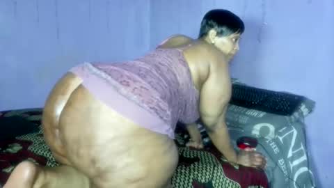 Snapshot of wilmaassylum chatting on 11/30/25, 08:29 wilmaassylum online show from 11/30/25, 08:29