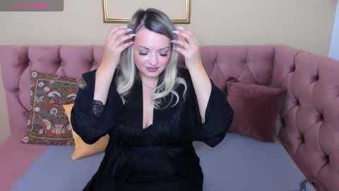 Snapshot of wilmasanders chatting on 10/19/25, 01:06 wilmasanders online show from 10/19/25, 01:06