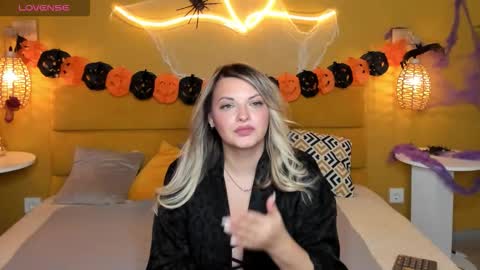 Snapshot of wilmasanders chatting on 10/27/25, 01:20 wilmasanders online show from 10/27/25, 01:20