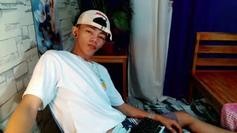 Snapshot of win_boy chatting on 06/26/26, 10:19 win_boy online show from 06/26/26, 10:19