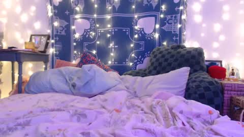 Eevie online show from 12/10/24, 02:16