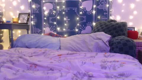 Eevie online show from 12/14/24, 04:34