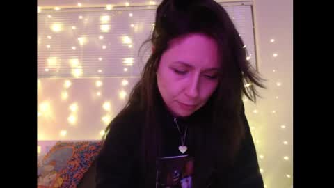 Eevie online show from 01/26/25, 02:14