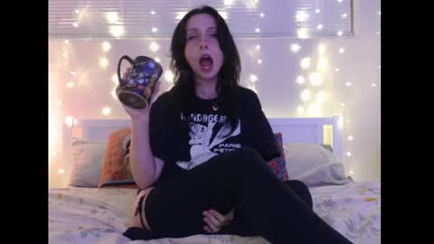 Eevie online show from 02/04/25, 02:28