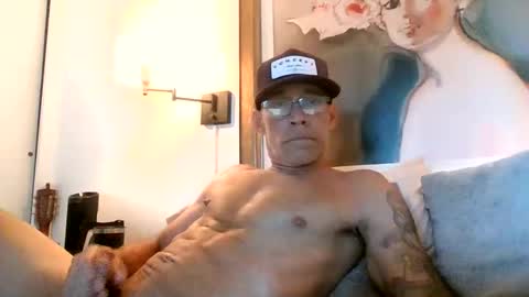 Snapshot of wingnutt765733498294 chatting on 04/13/26, 04:23 wingnutt765733498294 online show from 04/13/26, 04:23