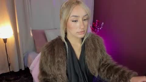 Snapshot of wini_fer chatting on 06/20/26, 12:30 Wini Fer online show from 06/20/26, 12:30