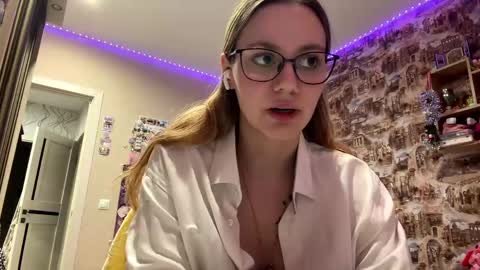 Snapshot of winifredfeuerstein chatting on 05/06/26, 08:47 Alya online show from 05/06/26, 08:47